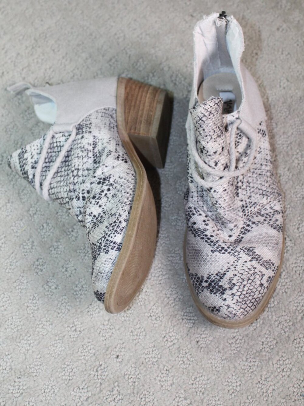 Very G Size 8.5 Snakeskin Patterned Canvas Zipper Heel Booties